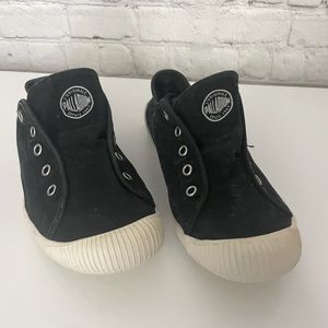 Womens Palladium Shoes/ loafers in size 9. Gently pre-loved cloth jean material